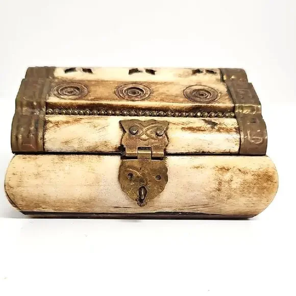 Vintage Ornate from India Tan Cream and Brass w/Felt Liner Trinket Box - Picture 3 of 9